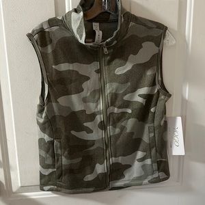 VOGO CAMO SWEATSHIRT VEST: GREEN: NEW WITH TAGS: SIZE S